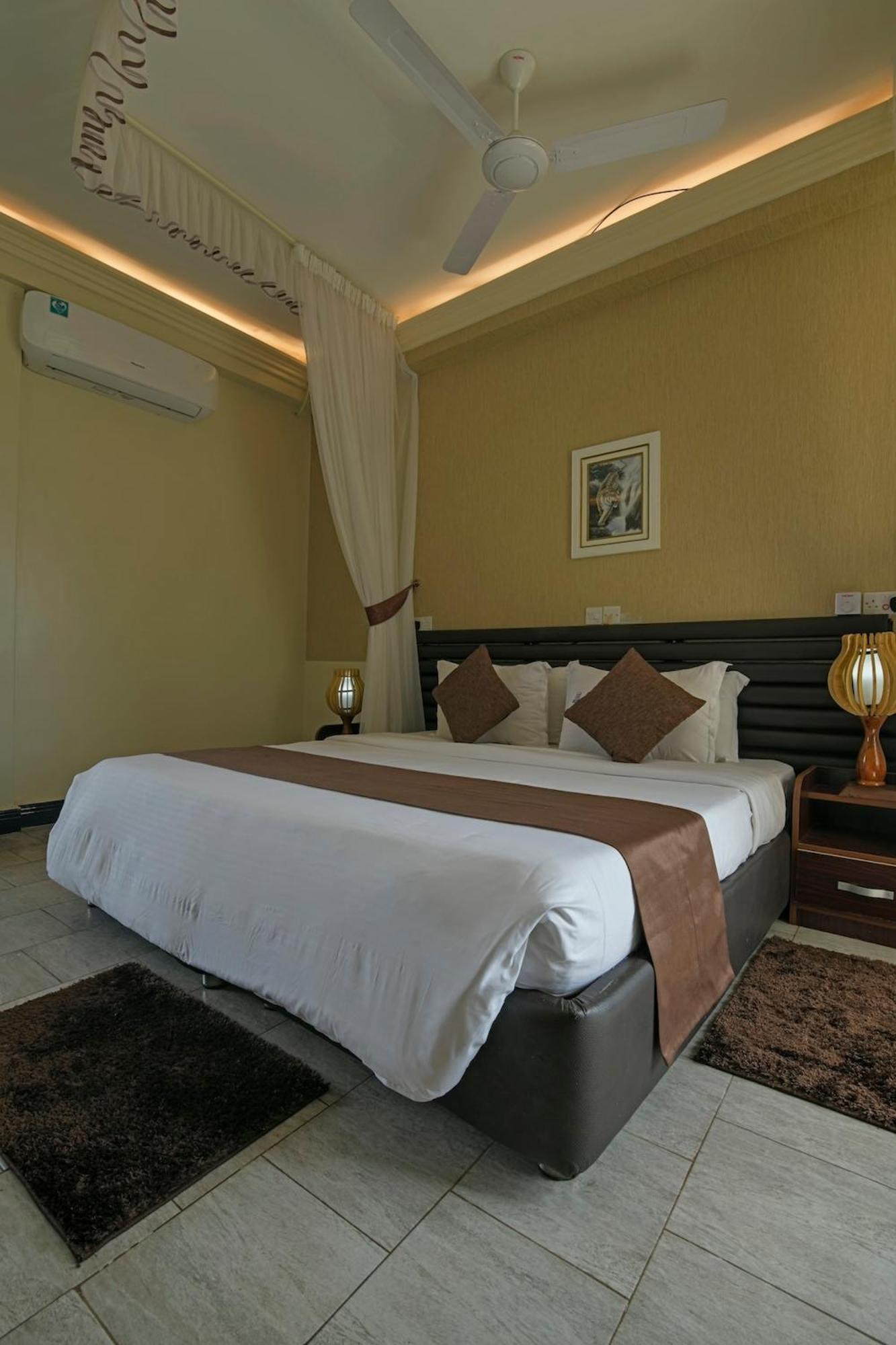Hoima Buffalo Hotel & Business Hub Ltd Екстер'єр фото